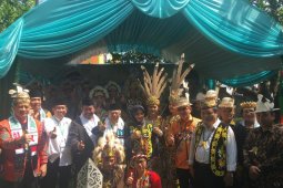 Ma'ruf Amin dianugrahi gelar masyarakat Dayak "Pemimpin yang bijak"