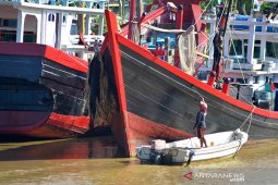 Perawatan kapal nelayan