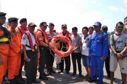 SAR Pontianak dan Dishub Kalbar edukasi masyarakat tentang keselamatan di perairan