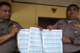 Ditemukan blangko E-KTP tercecer di lahan kosong komplek DDN