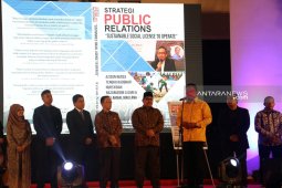 Azizon, Nazaruddin dan Oza luncurkan buku strategi PR di panggung duta baca Unsyiah