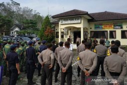 Polsek Puding Besar gelar pasukan pengamanan pemilu 2019 (Video)