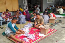 KPU Batanghari sortir dan lipat surat suara pemilu