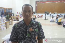 Sejumlah polisi kawal pelipatan dan penyortiran surat suara di Bangka Tengah