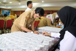 Seribu guru dan kepsek di Pontianak tes urine