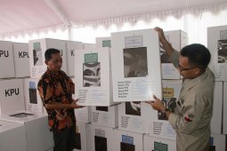 Proses pengemasan logistik mulai dilakukan KPU Kabupaten Kediri