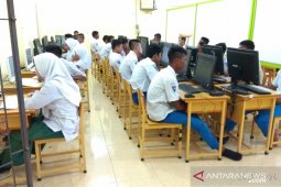 Terkendala internet, satu SMK di Aceh Jaya numpang di SMA