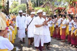Wawali Denpasar hadiri "Pemelaspasan Wantilan Kahyangan" Banjar Tohpati