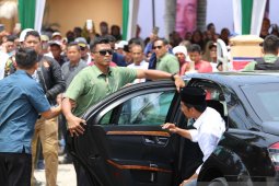 Warga antusias sambut kedatangan Jokowi di LHokseumawe