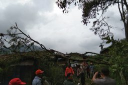 Hujan es dan angin kencang terpa delapan rumah di Aceh Tengah