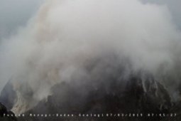 Gunung Merapi Rabu pagi luncurkan guguran awan panas 1.500 meter