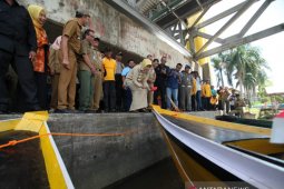 Bupati bantu empat klotok wisata