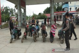 Pelangsir berlarian, tinggalkan motor tangki modifikasi di SPBU