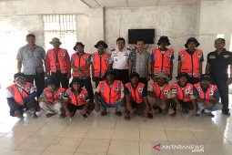 Dishub Abdya bagikan seragam baru untuk petugas parkir