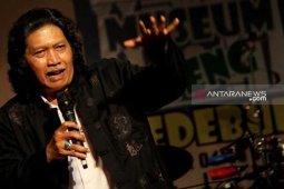 Cak Nun: Jangan sampai rakyat kecil jadi korban kamuflase elite politik
