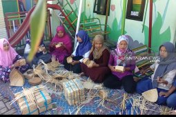 Sekolah di Tulungagung terima pembayaran SPP gunakan kerajinan "besek " (Video)