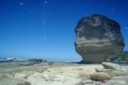 Pantai Batu Payung "menggoda" mata