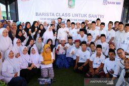 BRI kolaborasi dengan Pemkab Banyuwangi berikan pelatihan pengolahan kopi kepada santri