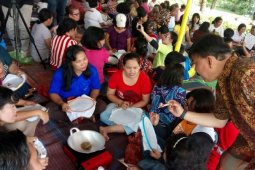 Ratusan warga Pematangsiantar "membatik"