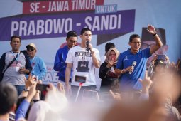 Sandiaga-Al Ghazali nyanyikan" hadapi dengan senyuman"