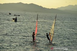 Wisata selancar layar pelabuhan Ulee Lheue