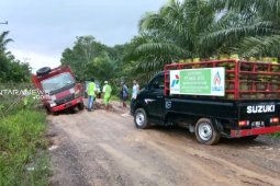 Distribusi Gas Elpiji  Di Paser Lewati Jalan Berlumpur