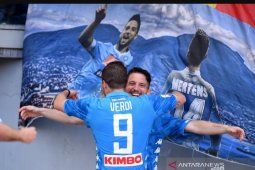 Napoli kalahkan Roma 4-1