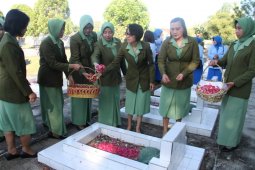 Dharma Pertiwi Gorontalo Ziarah Makam Pahlawan