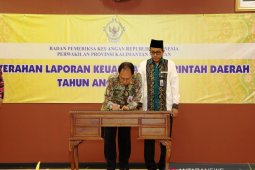 Penjabat Sekda Batola serahkan LKPD  2018