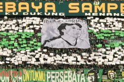 Ribuan bonek berhenti bernyanyi semenit kenang Eri Irianto (Video)