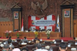 Sembilan fraksi DPRD tanggapi LKPj Gubernur Jambi