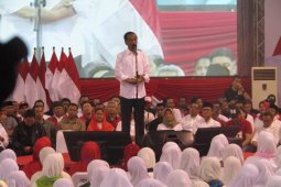 Jokowi mengaku berat badannya turun karena sibuk kampanye