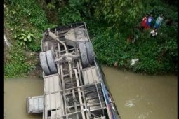 Bus Sugeng Rahayu terguling di Jalan Raya Ngawi-Mantingan, penumpang terluka