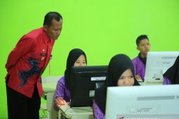 Bupati tinjau pelaksanaan UNBK
