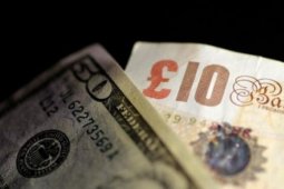 Dolar melemah di tengah penguatan pound sterling