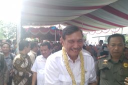 Luhut Binsar: Pemberian amplop karena kiai sakit