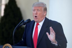 Trump desak Fed pangkas suku bunga dorong ekonomi AS