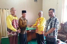 Dinkes Kotabaru serahkan hasil tes kesehatan calon jamaah haji