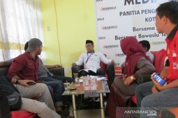 Warga lapor caleg pasang lambang partai di mobil jenazah