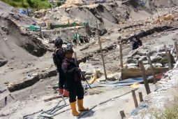 Berkas perkara pencemaran lingkungan gunung Botak lengkap