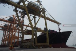 TPS layani kapal bermuatan 4.600 TEUs
