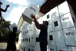 Mobil pengangkut surat suara pilpres/DPR terbakar