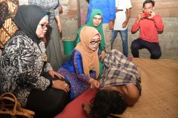 Rakibah di sambangi  tamu spesial