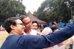 Sosok mirip Joko Widodo layani swafoto di "Karnaval Indonesia Satu"