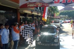 Kapolda Bali lepas "touring" ratusan mobil kuno