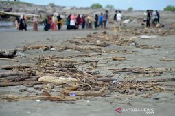 Pantai tercemar sampah