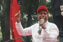 Penyanyi Edo Kondologit sebut Jokowi buktikan kerja nyata