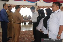 1.013 tenaga pendidik dan kependidikan nonPNS HSS terima BOSDA