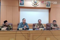 Satpol PP Bekasi diminta tertibkan APK