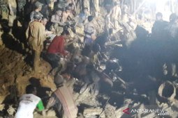 Dua pendulang meninggal tiga masih tertimbun
